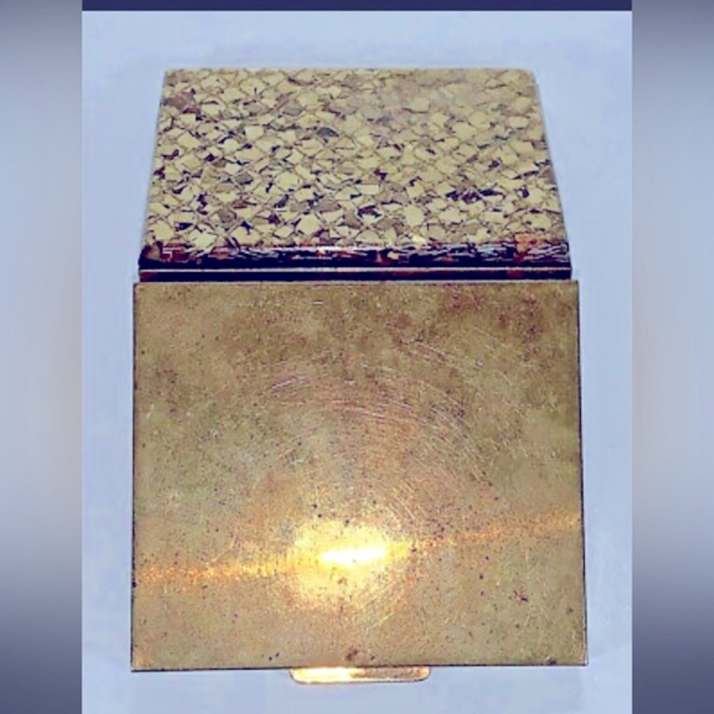 Vintage Antique Brass/ Lucite Mother Of Pearl Flakes And Gold Confetti Compact - Picture 6 of 6